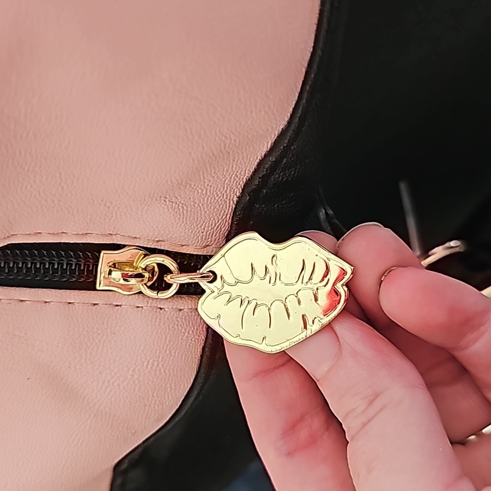 Betsey Johnson Duffle Bag - Check Measurements in Description - Picture 10 of 11